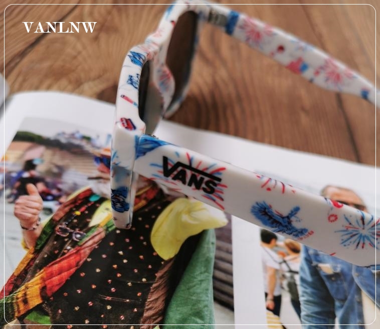 แว่นกันแดด Vans Spicoli 4 Shade USA Red White & Blue Sunglasses
