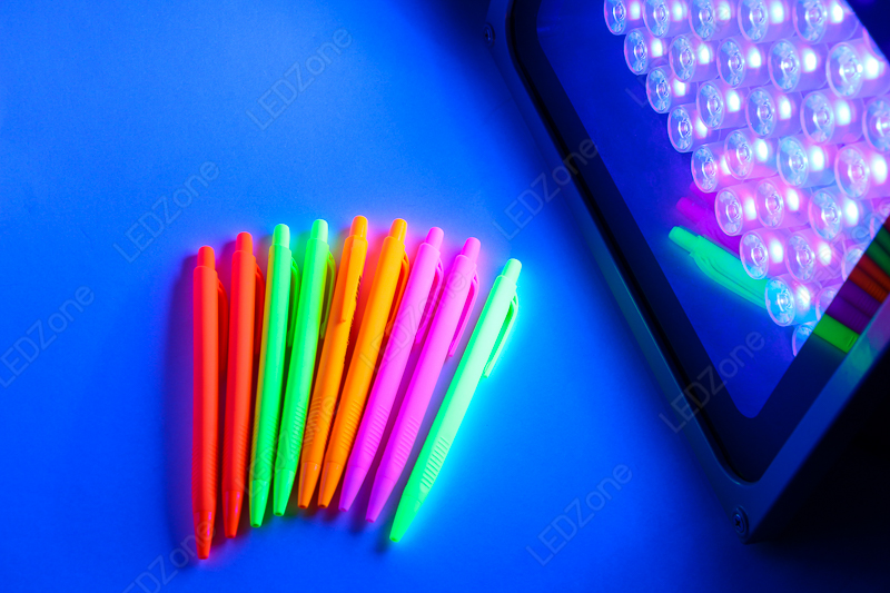 โคม LED 50W Black light ใช้ในร้านเหล้า บาร์ ผับ สร้าง Effect เรืองแสง Glow in the Dark