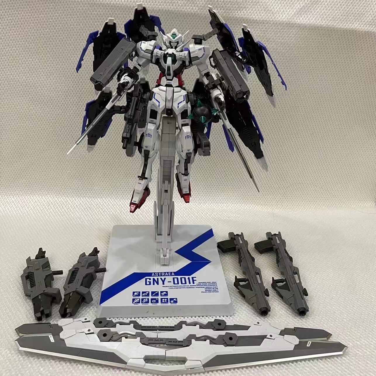 MG 1/100 Astraea with GN Heavy Weapon Set + Base + Decal for the base , model , and parts (8816A) [Daban]