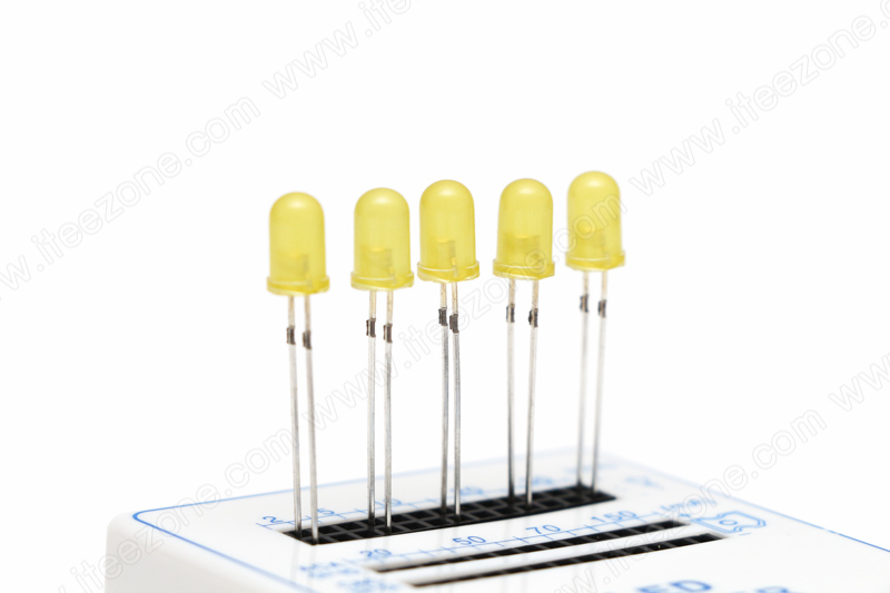 หลอดไฟ LED กระเปาะเหลือง แสงเหลือง 5mm Super Bright