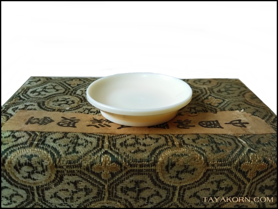 จานยานัตถ์ (จานเล็กสีงาช้าง) snuff tobacco dish TKTI-E001