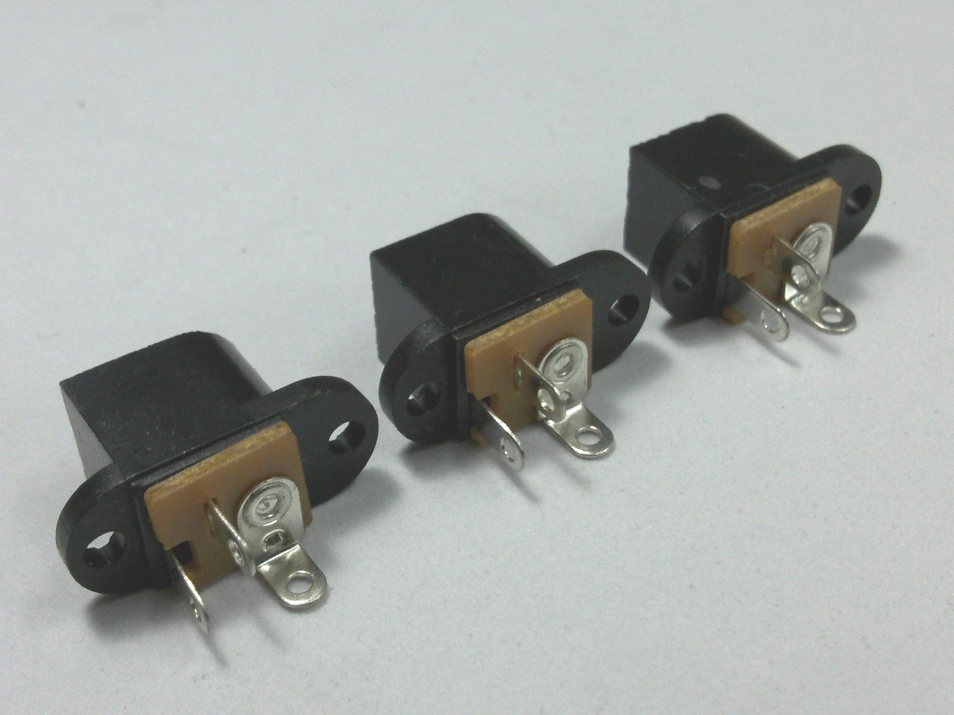 J.ADAPTOR 2.1MM.-KNOT