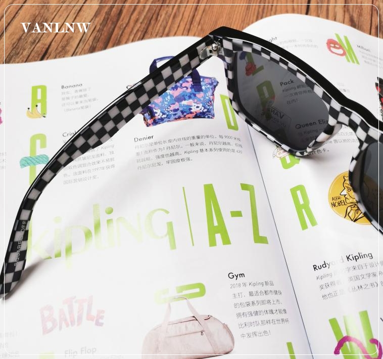 แว่นกันแดด VANS Squared Off Black Checkerboard