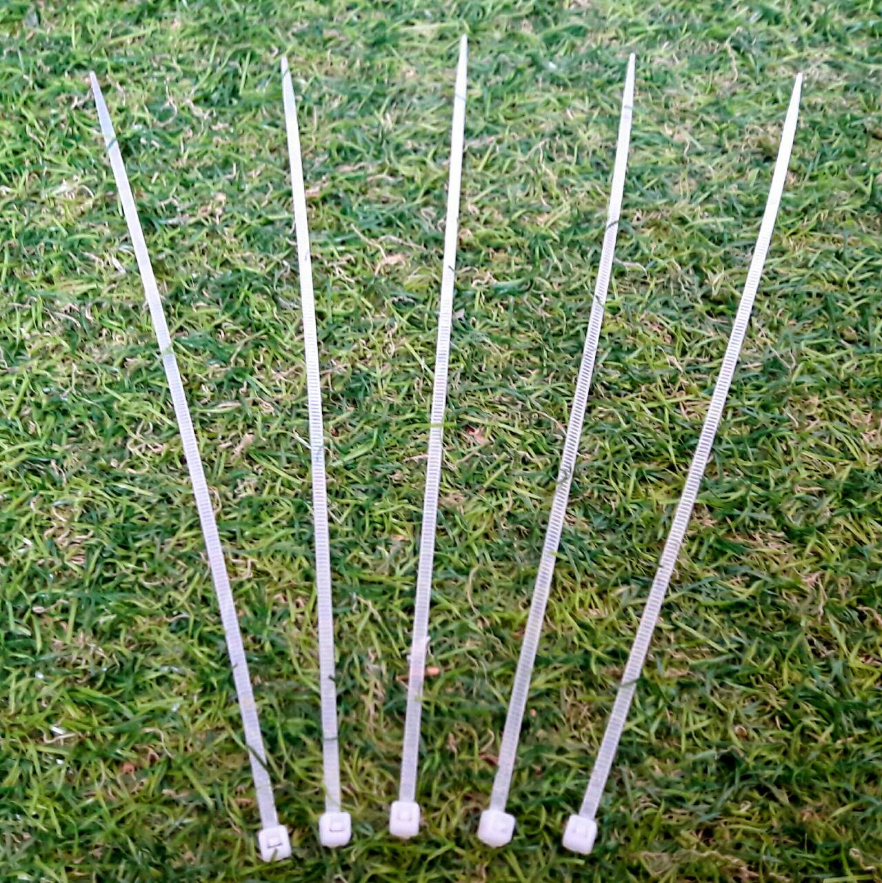 เคเบิ้ลไทด์ สายยาว 20 ซม.สีขาว ( ราคาต่อชิ้น )