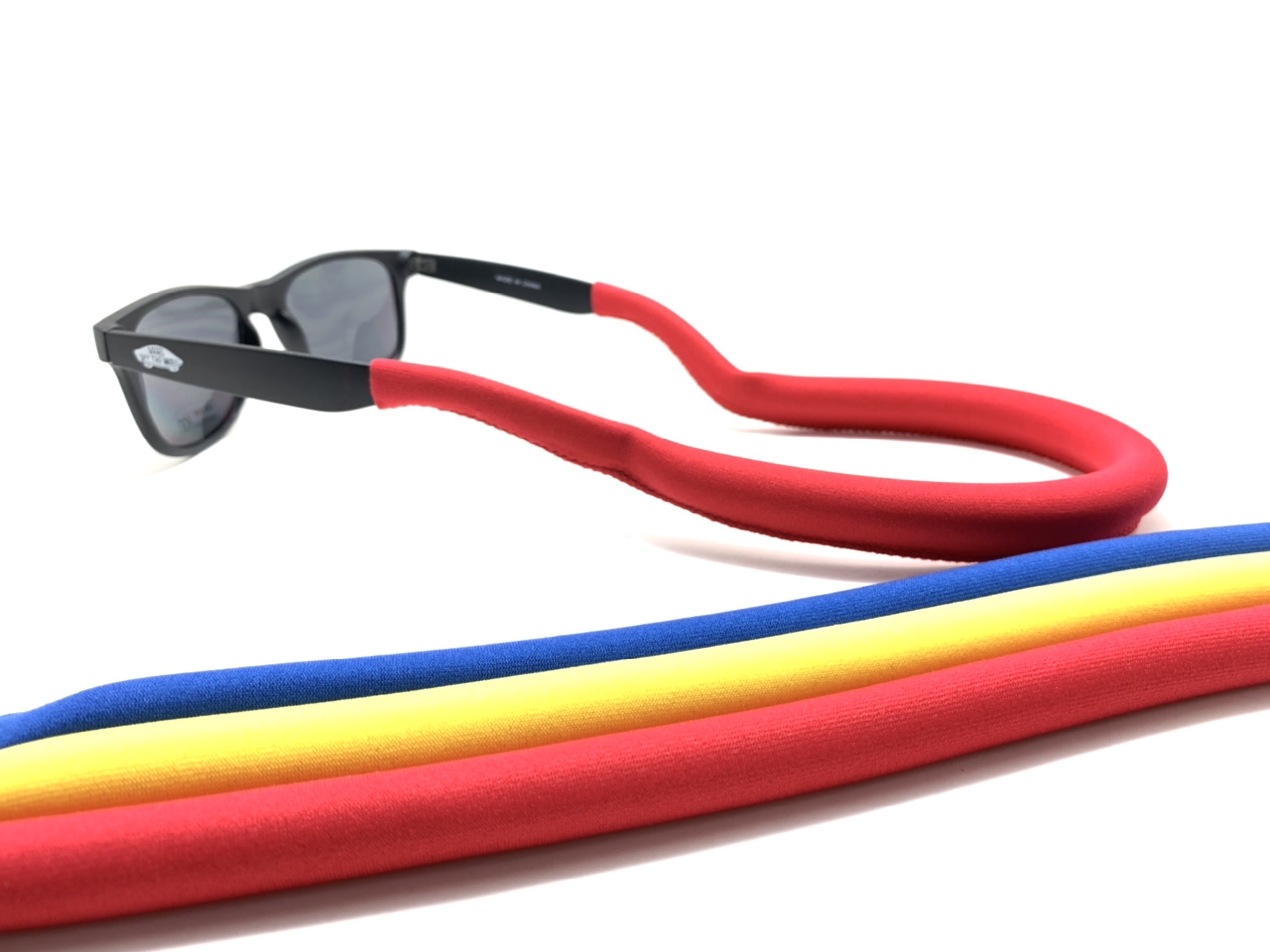 สายคล้องแว่นตาสีพื้น ลอยน้ำได้ ยืดหยุ่นสูง น้ำหนักเบา <แดง,น้ำเงิน,เหลือง>