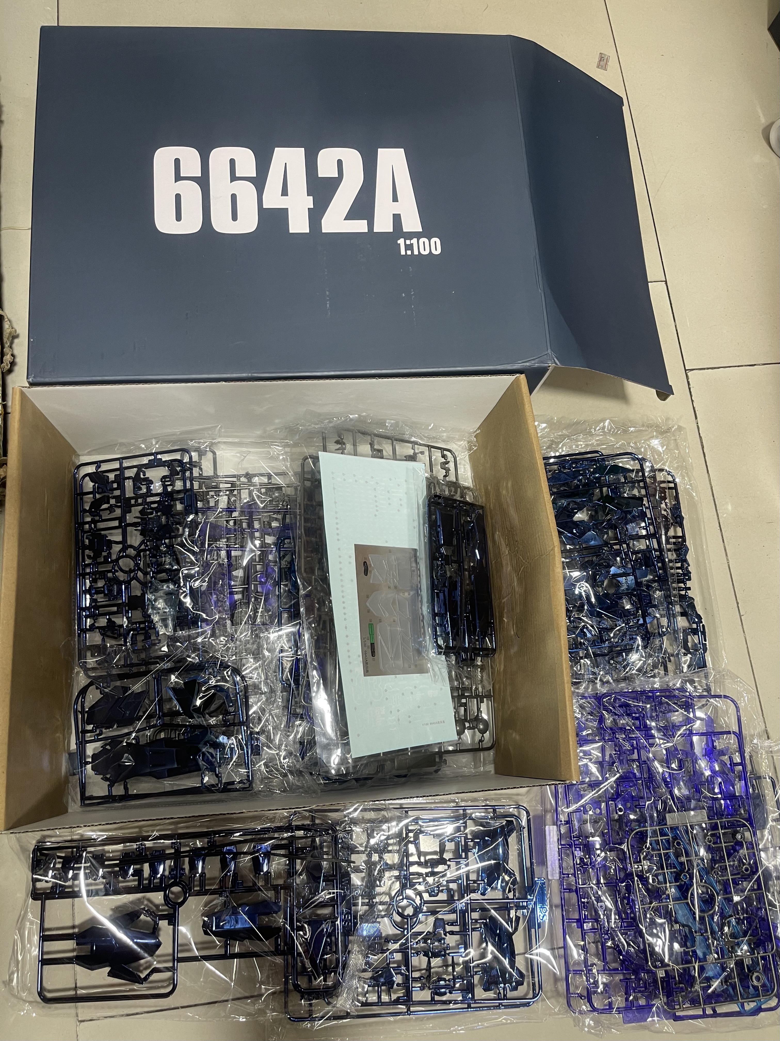 MG 1/100 RX-0 Unicorn Gundam 03 Phenex Narrative Black Ver. + MG Phenex Shield Tails Parts (6642A) [Daban]