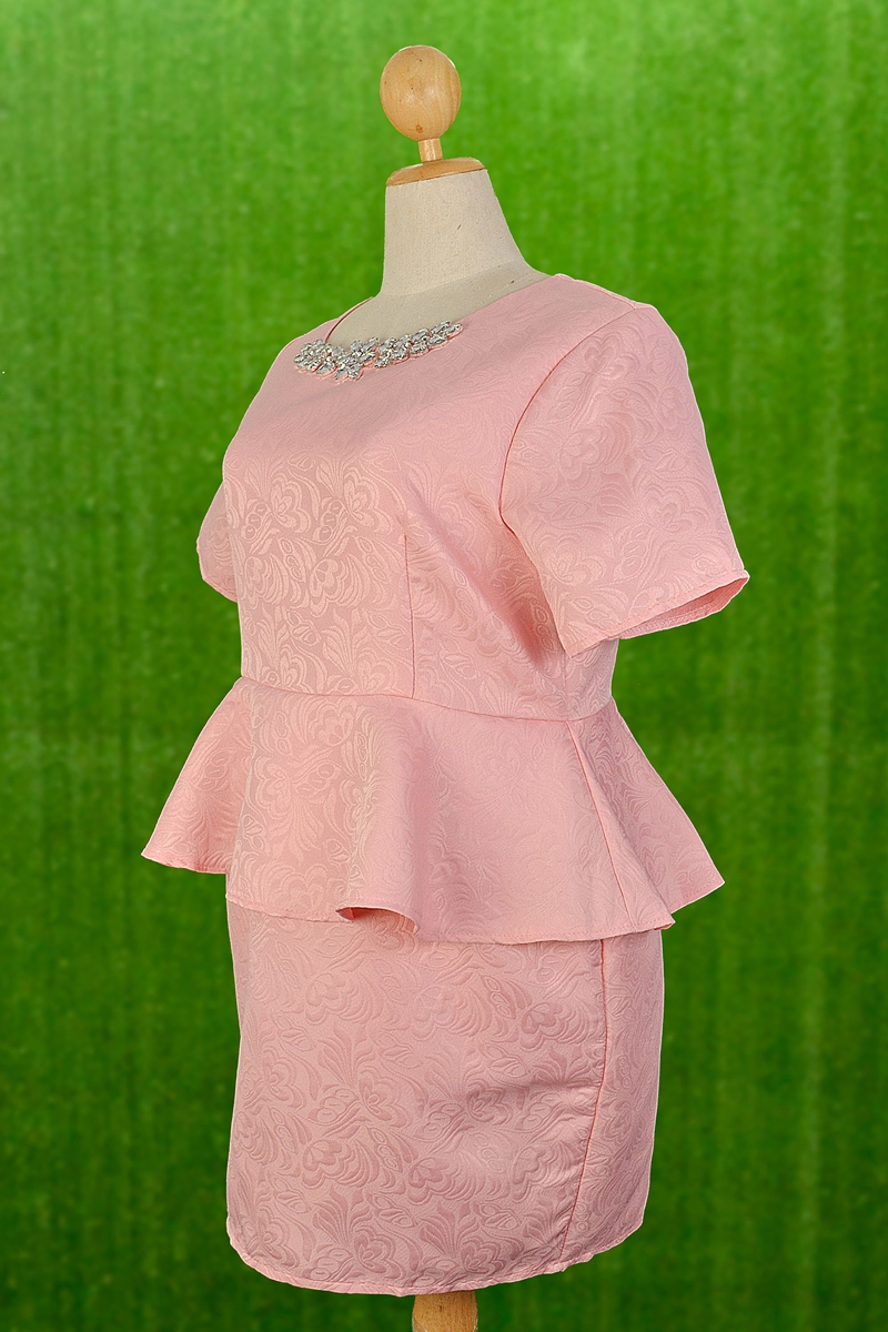 ชุดราตรีคนอ้วน ไซด์ใหญ่ เอว 38-41" สีชมพูโอรส แขนสั้น ผ้าพิมพ์ลาย ช่วงพลางหน้าท้อง กระโปรงทรงสอบ