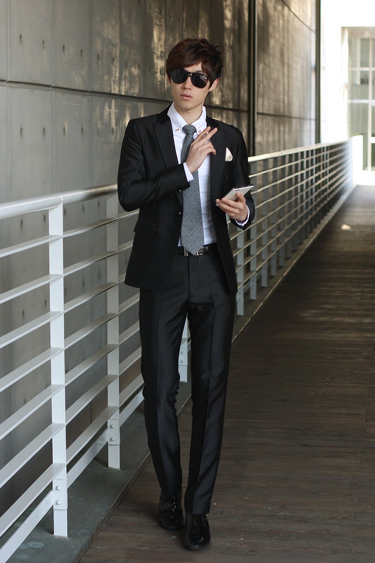 สูท,ชุดสูทเจ้าบ่าว,สูทผู้ชาย สีดำเงา พร้อมส่ง M,L