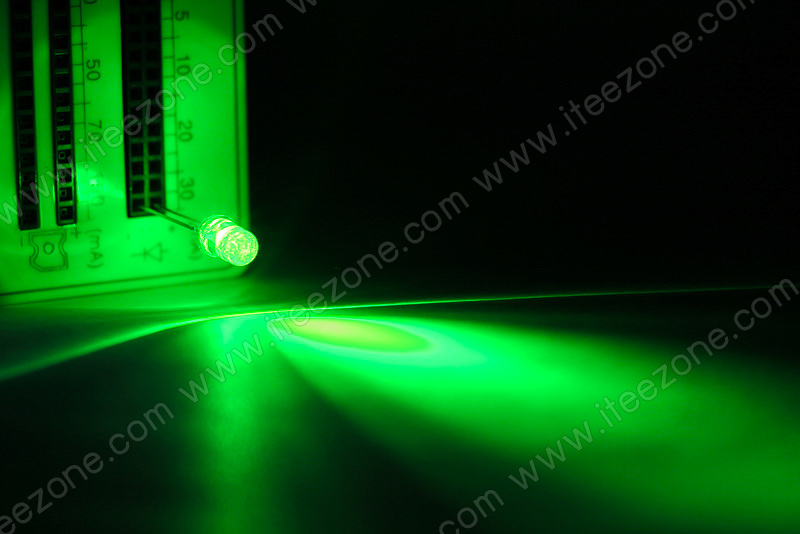 หลอดไฟ LED สีเขียว กระเปาะใส 5mm Super Bright