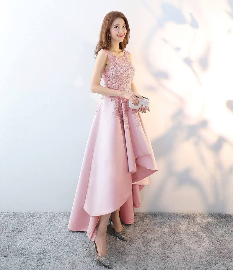 ชุดราตรี หน้าสั้นหลังยาว แขนกุด ผ้าไหมดัชเชส ซิปหลัง พร้อมส่ง L ชมพู