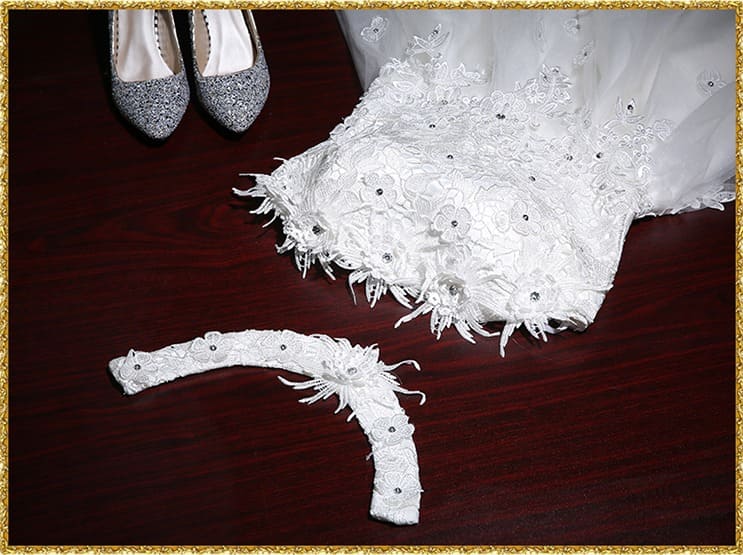 ชุดราตรี หน้าสั้นหลังยาว เกาะอก สีขาว พร้อมส่ง M ผ้าลูกไม้ งานร้อยหลัง