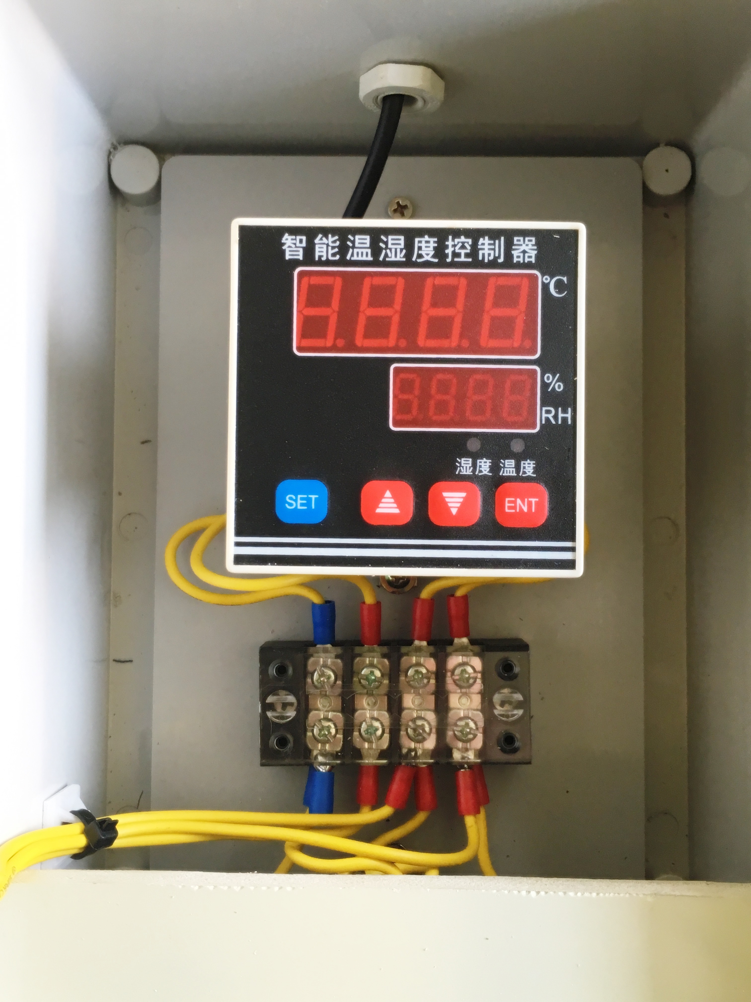 ชุดประกอบเครื่องควบคุมความชื้นและอุณหภูมิ 220VAC ( เซ็นเซอร์สายยาว 20 เมตร )