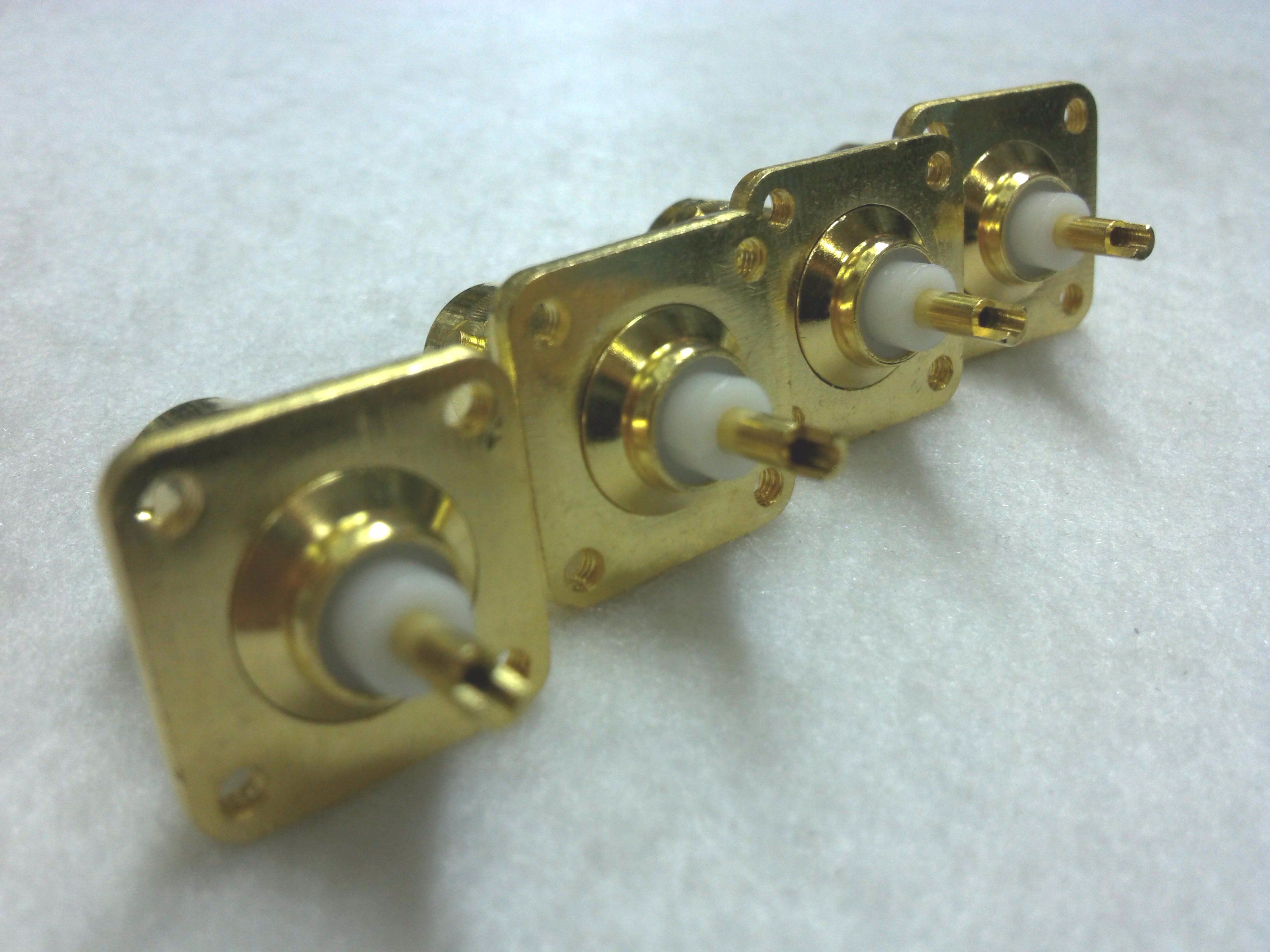 J.BNC ติดแท่น-ฐานเหลี่ยม(ทอง)