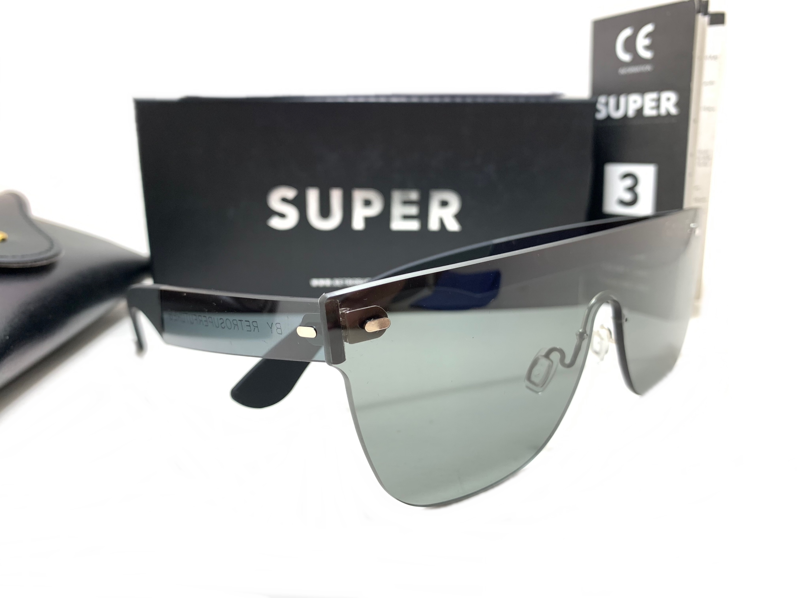 แว่นกันแดด Super Tuttolente flat top black <ดำ>