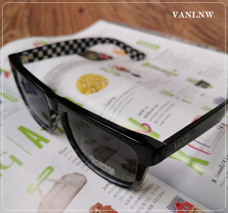 แว่นกันแดด VANS Squared Off Black Checkerboard