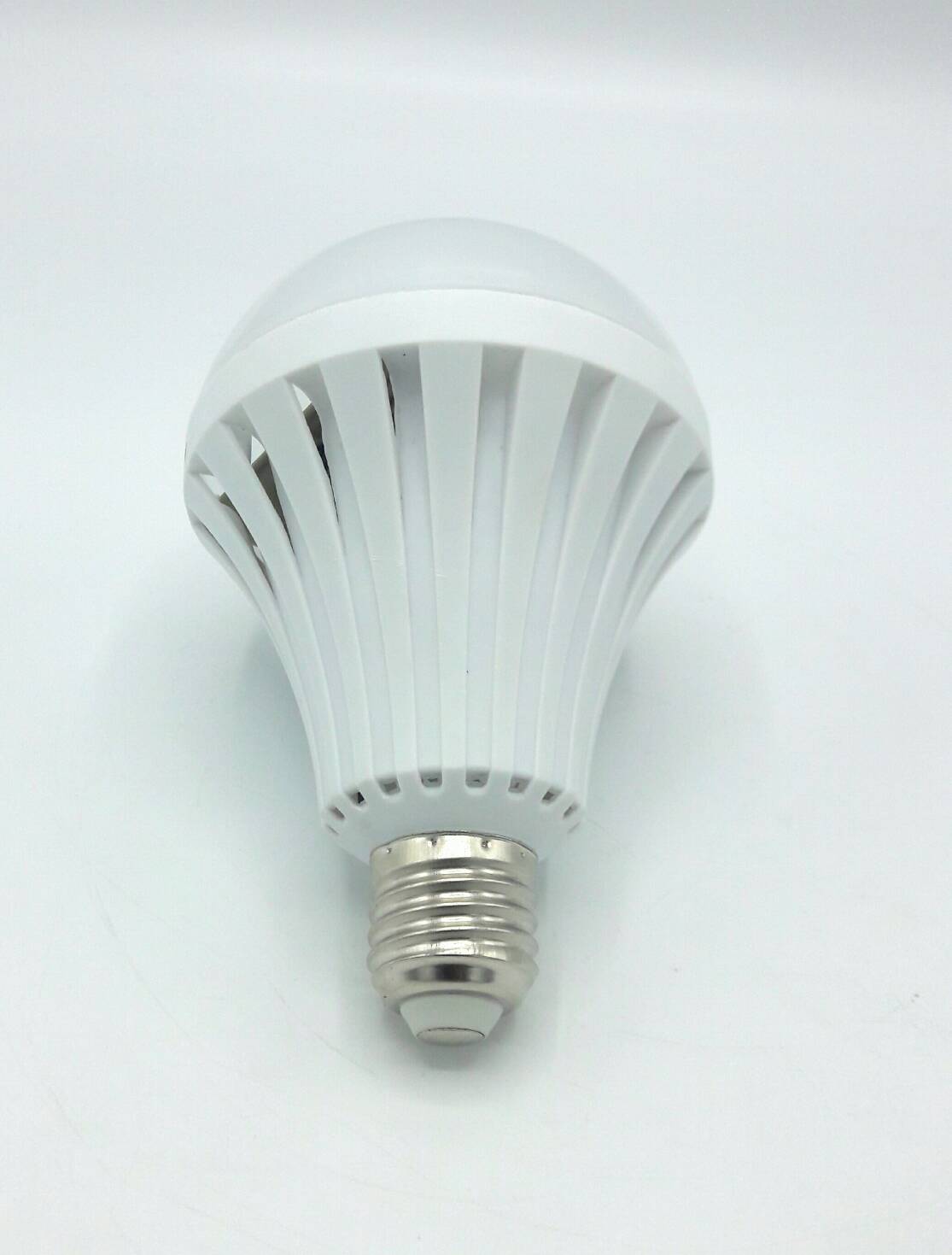 หลอดไฟอัจฉริยะฉุกเฉินแบตเตอรี่ในตัว(กันน้ำ) LED 15W 220V ( + สวิตช์โคมไฟติดผนังแบบสายยาว)