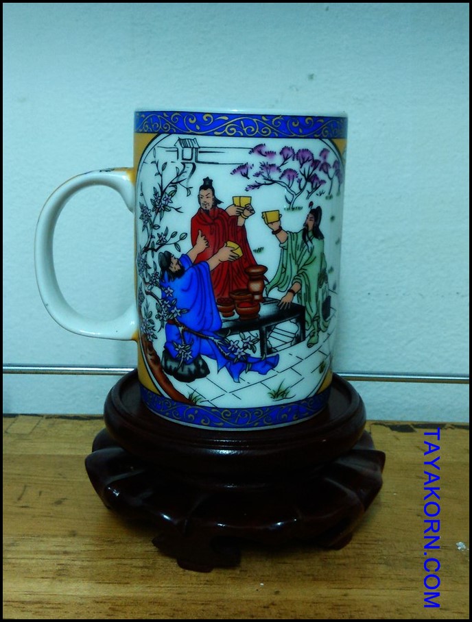 แก้วเซรามิกMugจีน ลายสามก๊ก (เล่าปี่ กวนอู เตียวหุยสาบานในสวนท้อ)
