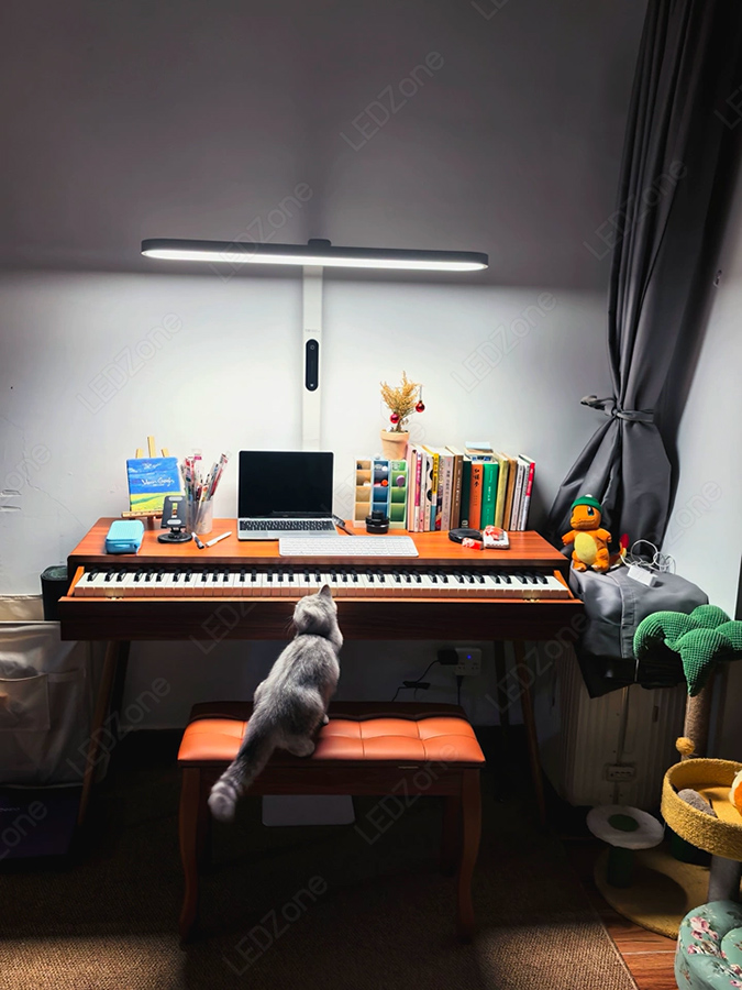 Moon Shadow โคมไฟตั้งพื้นถนอมสายตา รุ่น Air36W สีขาว สูง 160cm ควบคุมแบบสัมผัส ชิพ Bridgelux