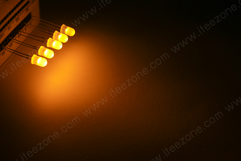 หลอดไฟ LED กระเปาะเหลือง แสงเหลือง 5mm Super Bright