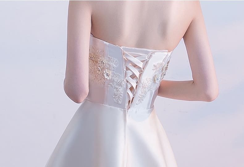 ชุดราตรี หน้าสั้นหลังยาว เกาะอก สีครีม พร้อมส่ง L ผ้าไหมดัชเชส งานร้อยหลัง