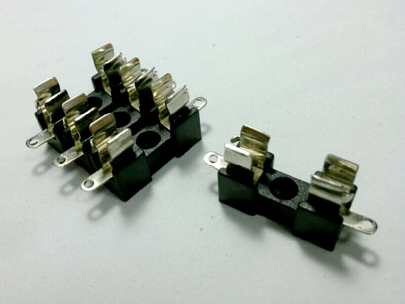 กระบะฟิวส์ 20MM.- 1P