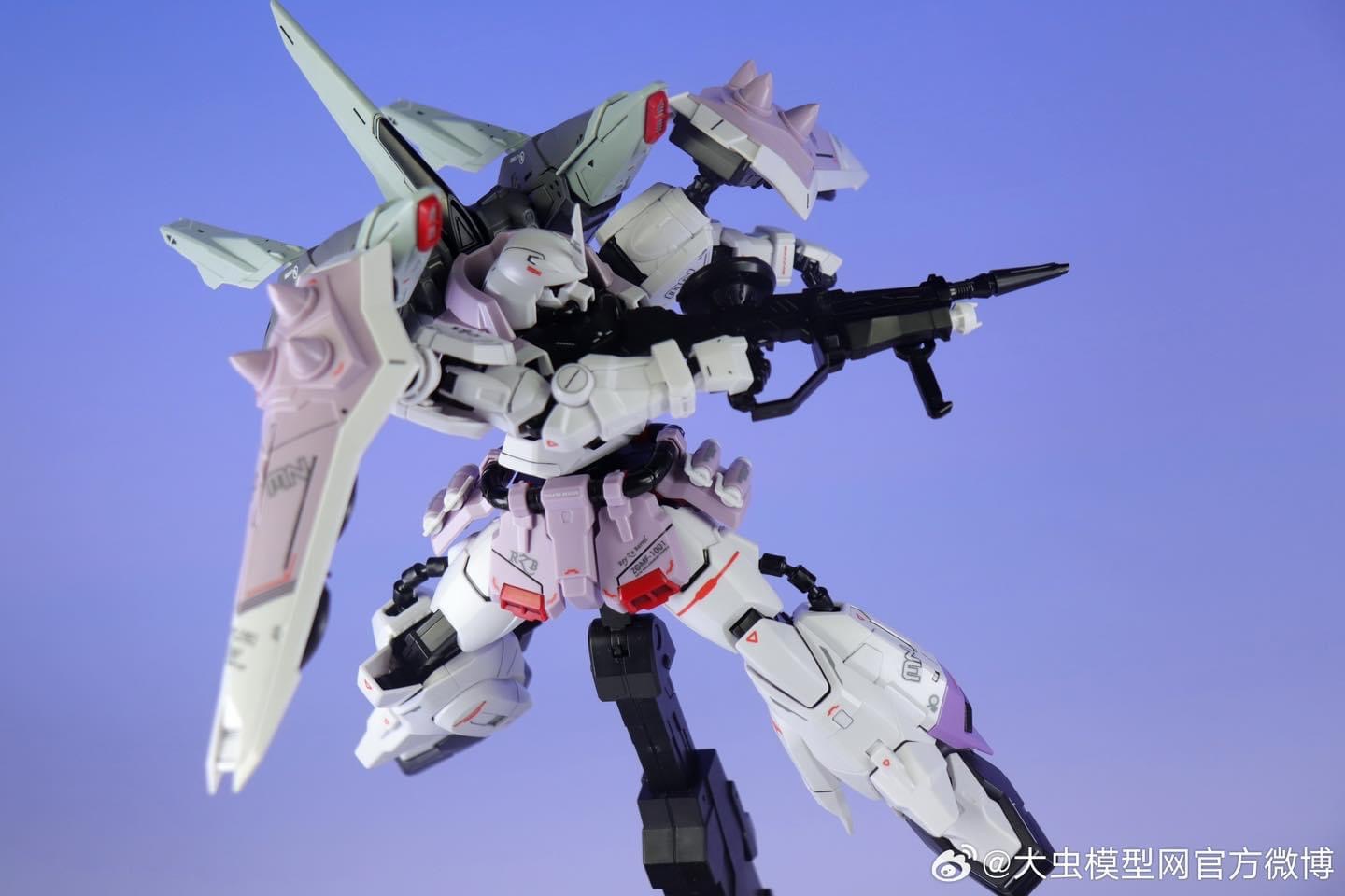 MG 1/100 White Blaze Zaku Phantom (2001P) [Huanying]