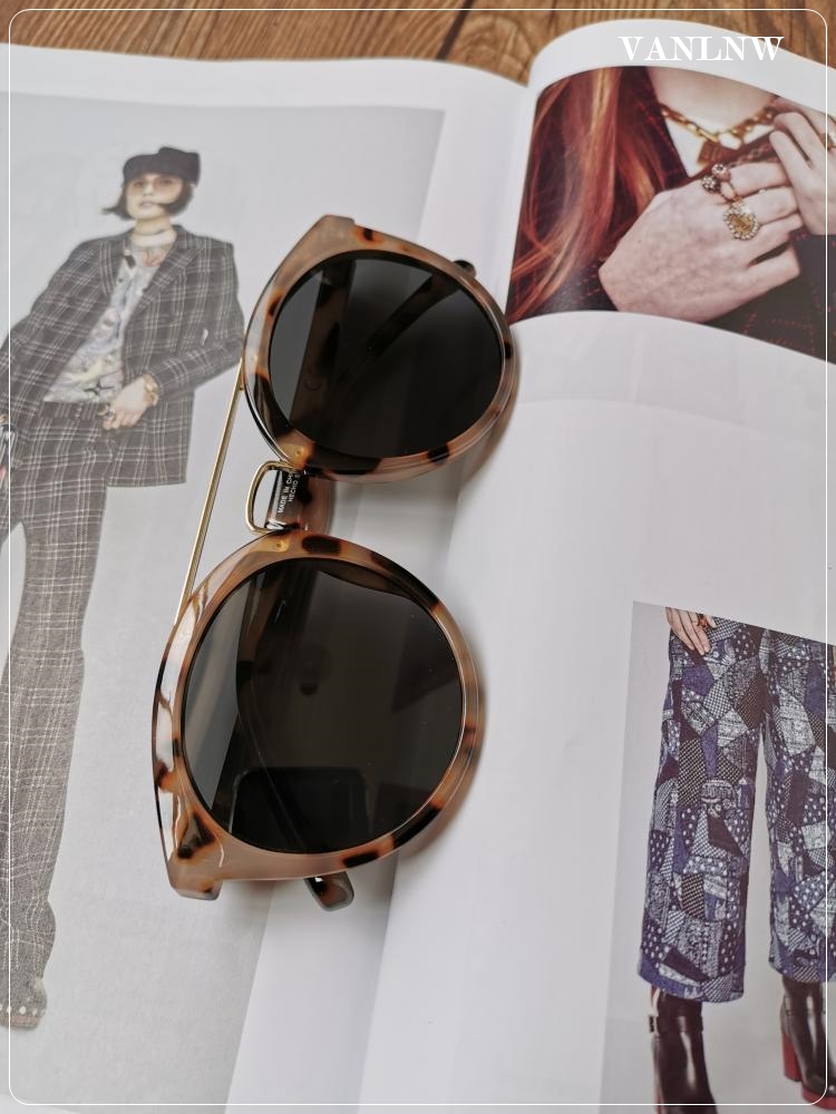 แว่นกันแดดผู้หญิง H&M Sunglasses 189710 <ลายกระ>