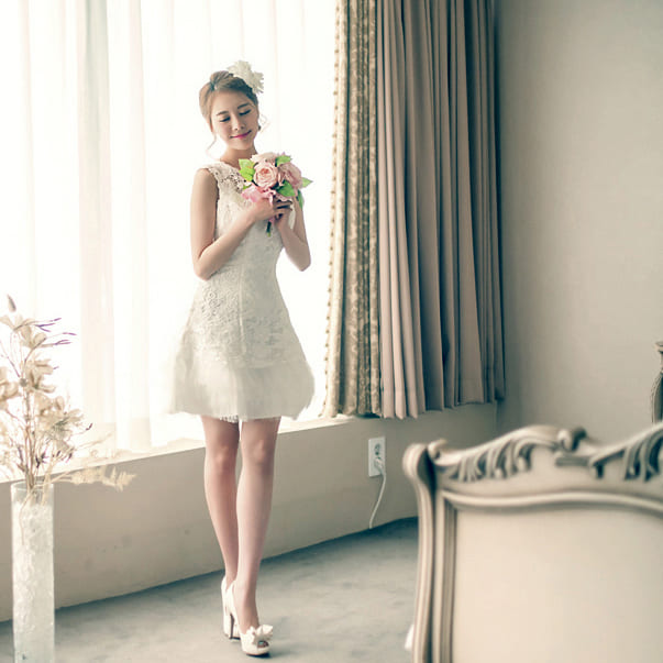 ชุดราตรีสั้น แขนกุด ลูกไม้ สีขาว ซิปหลัง พร้อมส่ง L