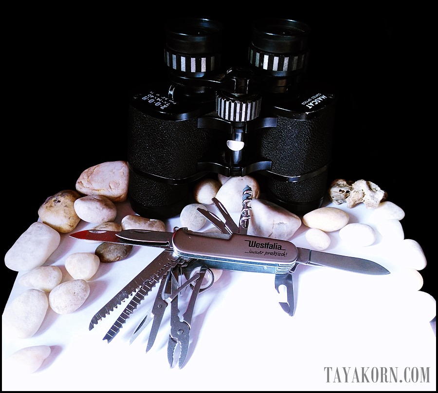 มีดพับแคมป์ปิ้งไวท์ Camping White Stainless Steel อุปกรณ์ 16 ฟังชั่น