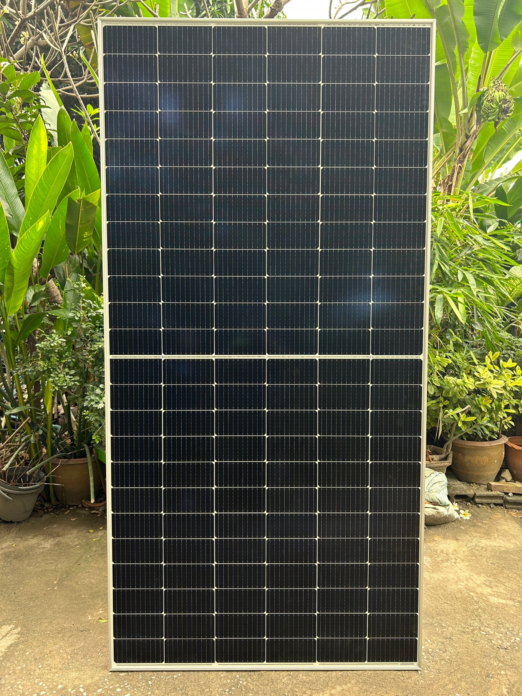 แผงโซล่าเซลล์ 550W Mono Jinko Half (รับสินค้าหน้าร้านเท่านั้น)