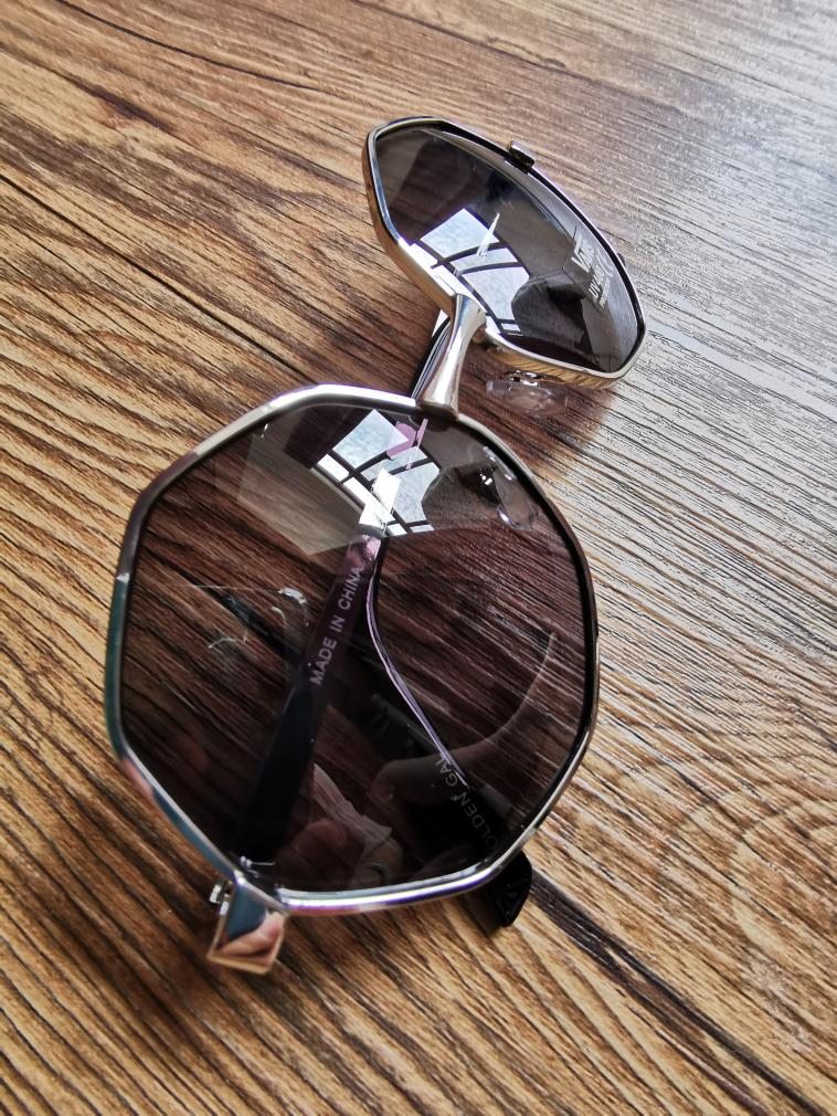 แว่นกันแดด Vans Golden Gal Sunglasses For Women <ดำ>