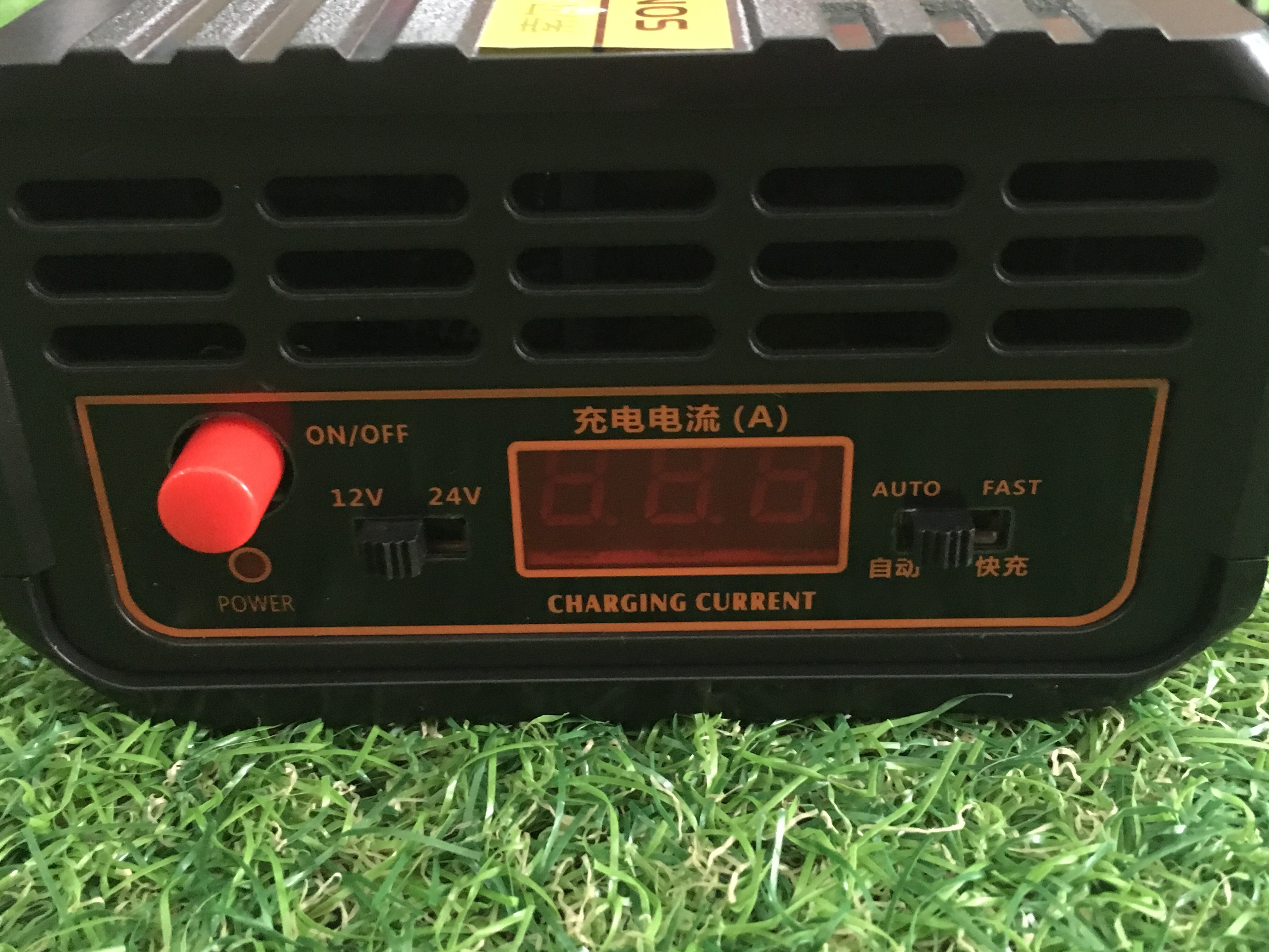 13-SON-20A+ เครื่องชาร์จแบตเตอรี่ 12/24V 20A Digital รุ่น SON-20A+ ( SUOER )