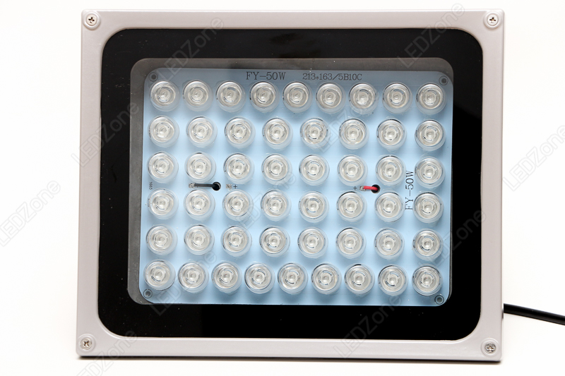 โคม LED 50W Black light ใช้ในร้านเหล้า บาร์ ผับ สร้าง Effect เรืองแสง Glow in the Dark