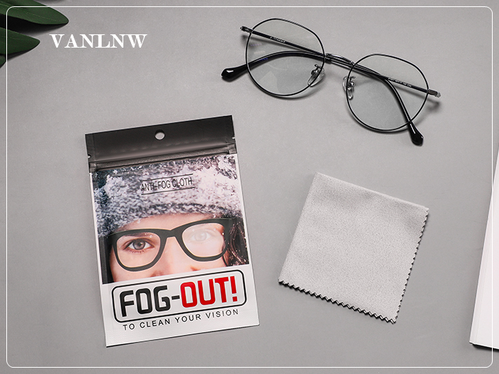 ผ้าเช็ดแว่นตาป้องกันฝ้า FOG-OUT Anti Fog Cloth ปกป้องยาวนาน 8-12 ชั่วโมง ต่อการใช้งาน 1 ครั้ง สามารถใช้ซ้ำได้มากกว่า 200 ครั้ง