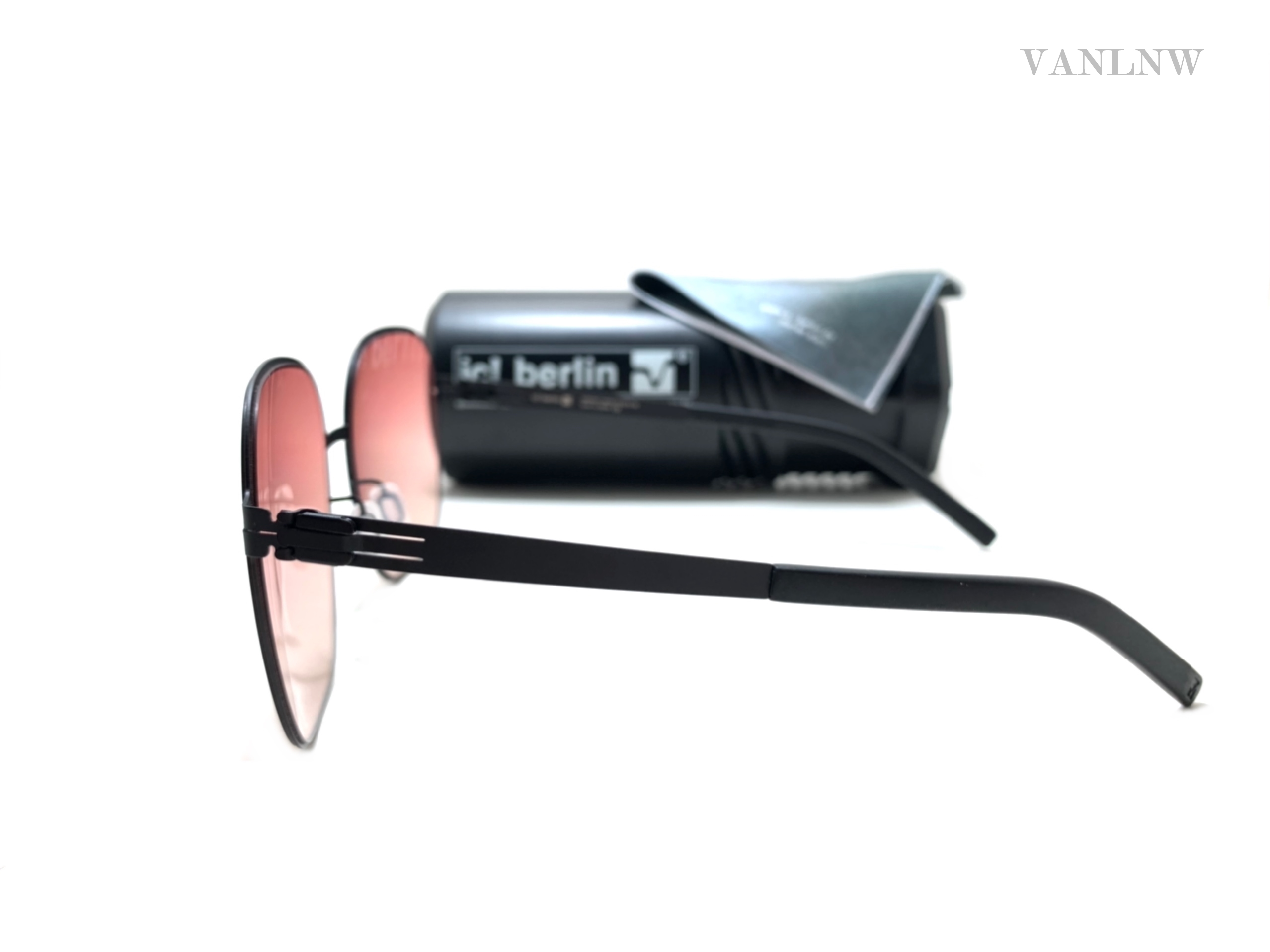 แว่นกันแดด ic berlin Factory Black 57-17 <เชอรี่>