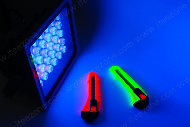 โคม LED 30W Black light ใช้ในร้านเหล้า บาร์ ผับ สร้าง Effect เรืองแสง Glow in the Dark