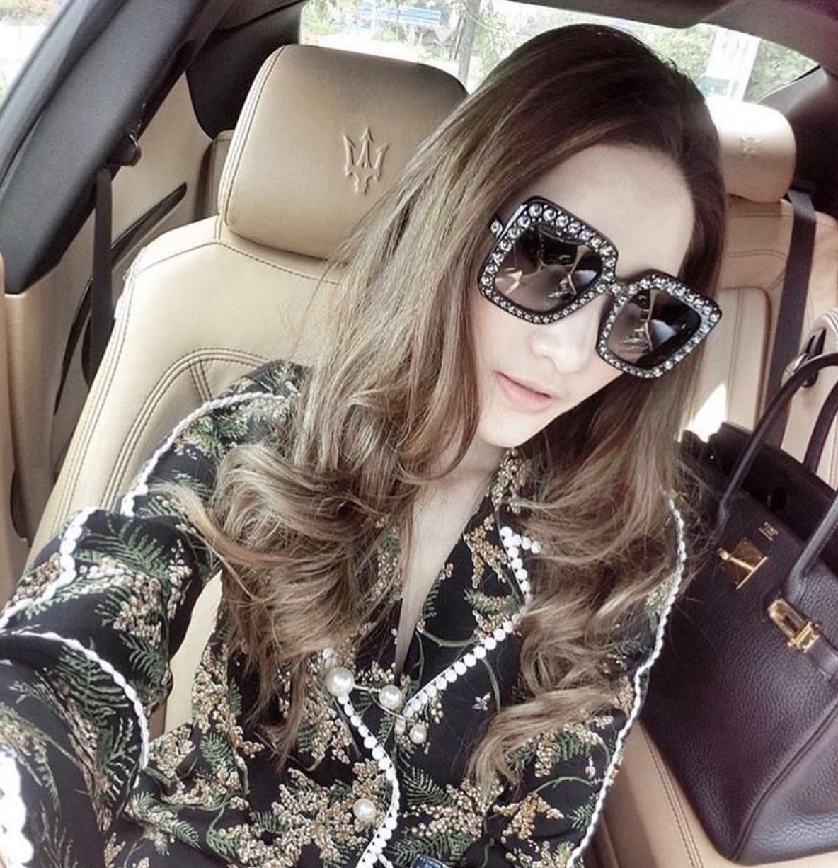 แว่นกันแดดแฟชั่นผู้หญิง Oversize Black Gray 5702 53-25 140 <ดำ>