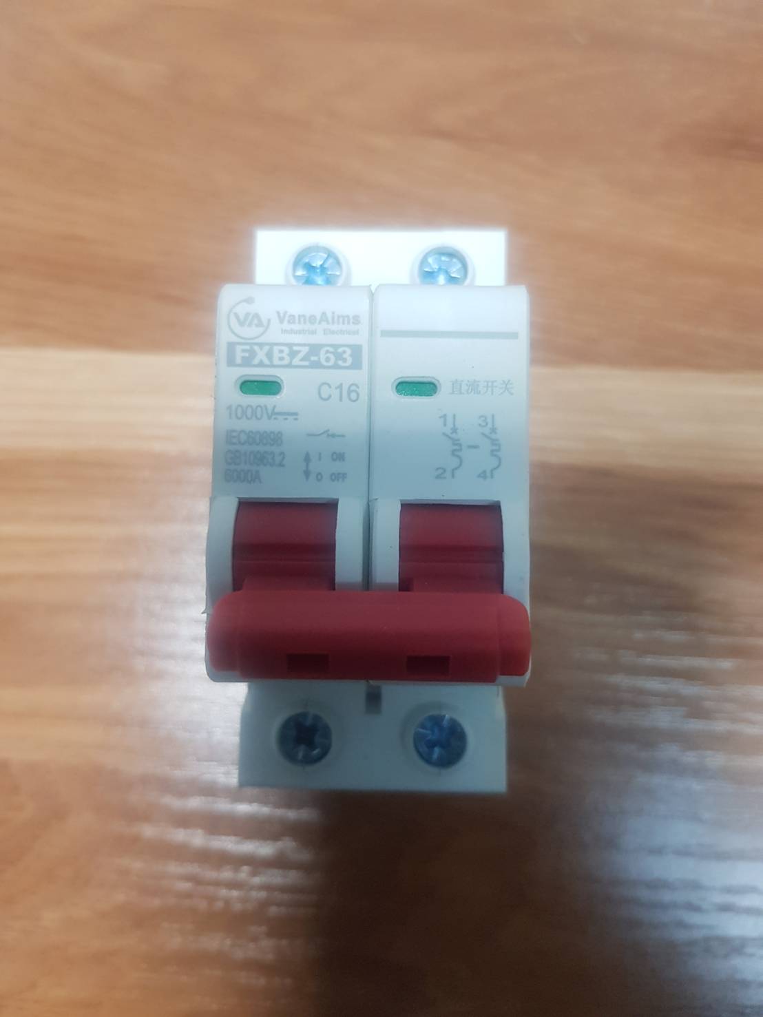 เบรกเกอร์ DC 2P 1000V 16A