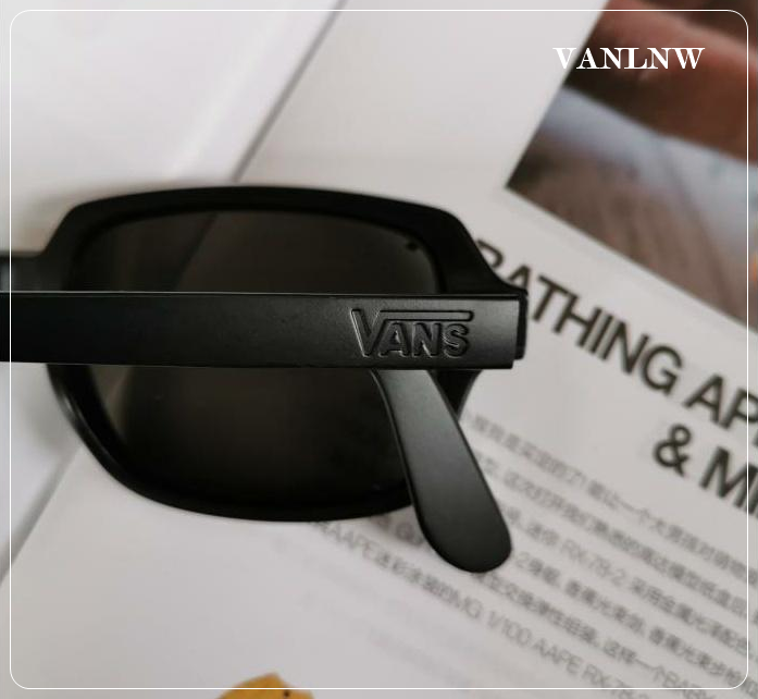 แว่นกันแดด Vans Breys Sunglasses matte black/bronze <ดำด้าน>