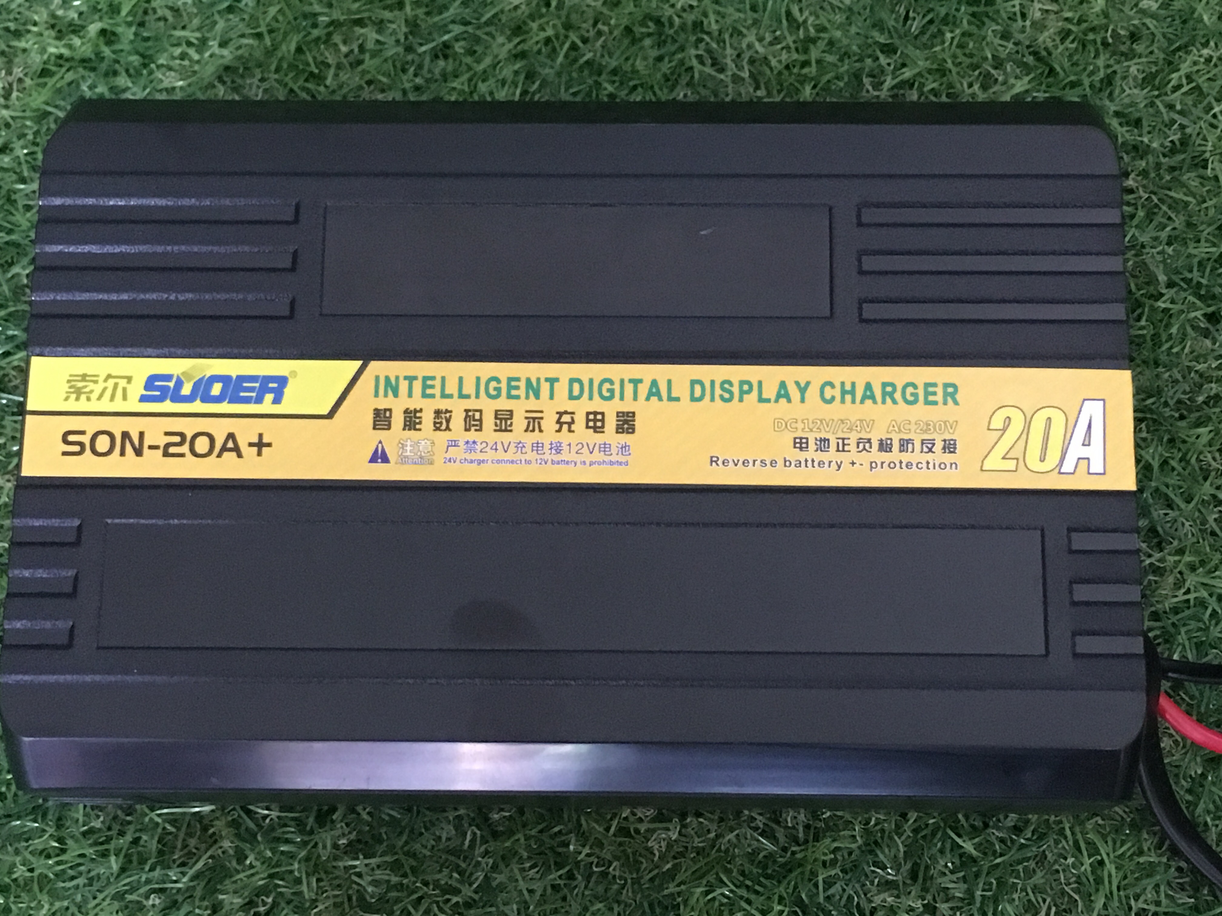 13-SON-20A+ เครื่องชาร์จแบตเตอรี่ 12/24V 20A Digital รุ่น SON-20A+ ( SUOER )