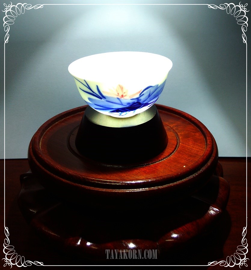 ถ้วยชา ลายดอกบัว Lotus Tea Cup