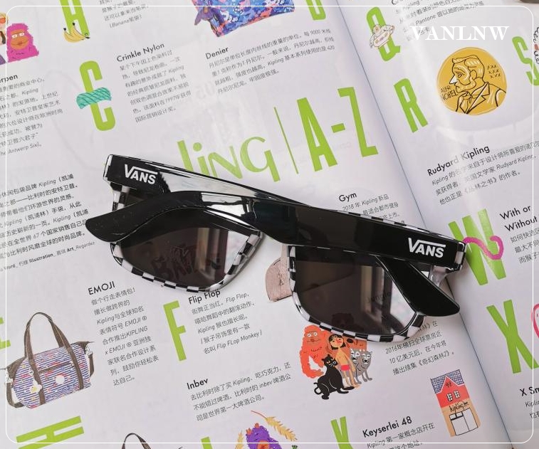 แว่นกันแดด VANS Squared Off Black Checkerboard