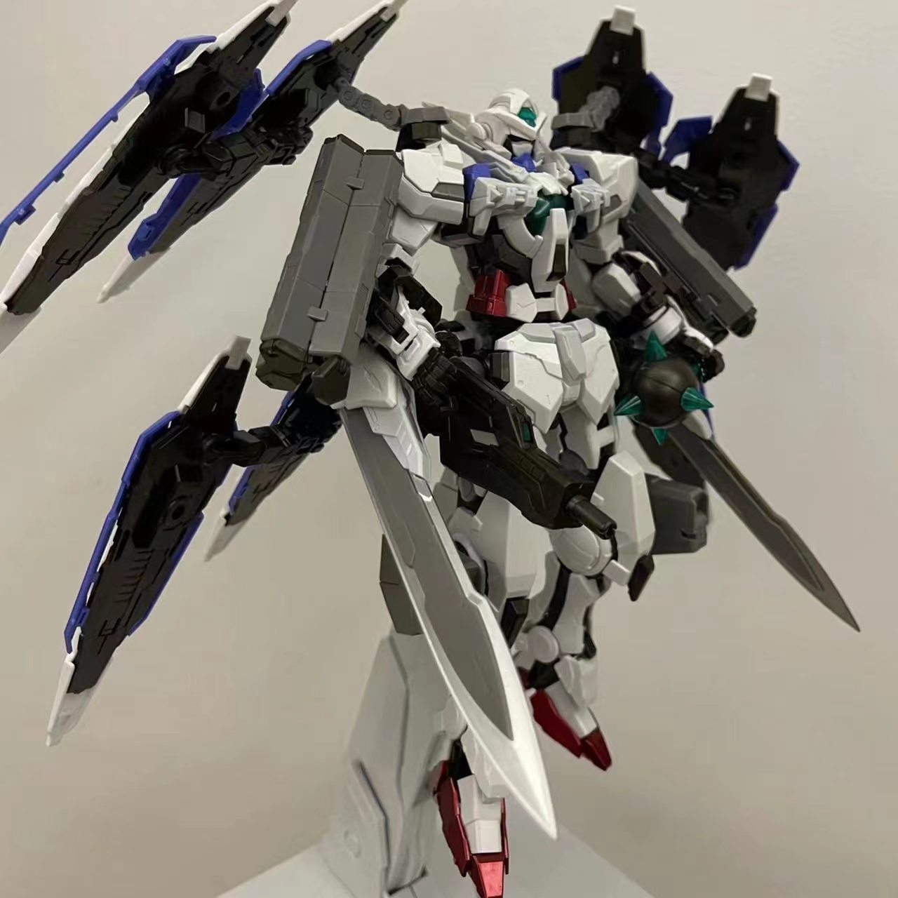MG 1/100 Astraea with GN Heavy Weapon Set + Base + Decal for the base , model , and parts (8816A) [Daban]