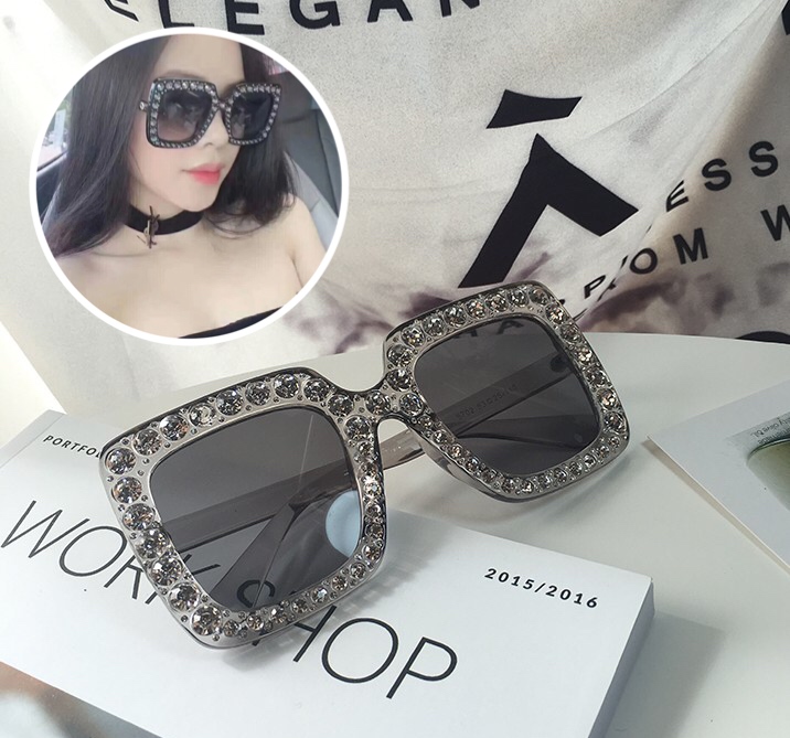 แว่นกันแดดแฟชั่นผู้หญิง Oversize Transparent Gray 5702 53-25 140 <เทา>
