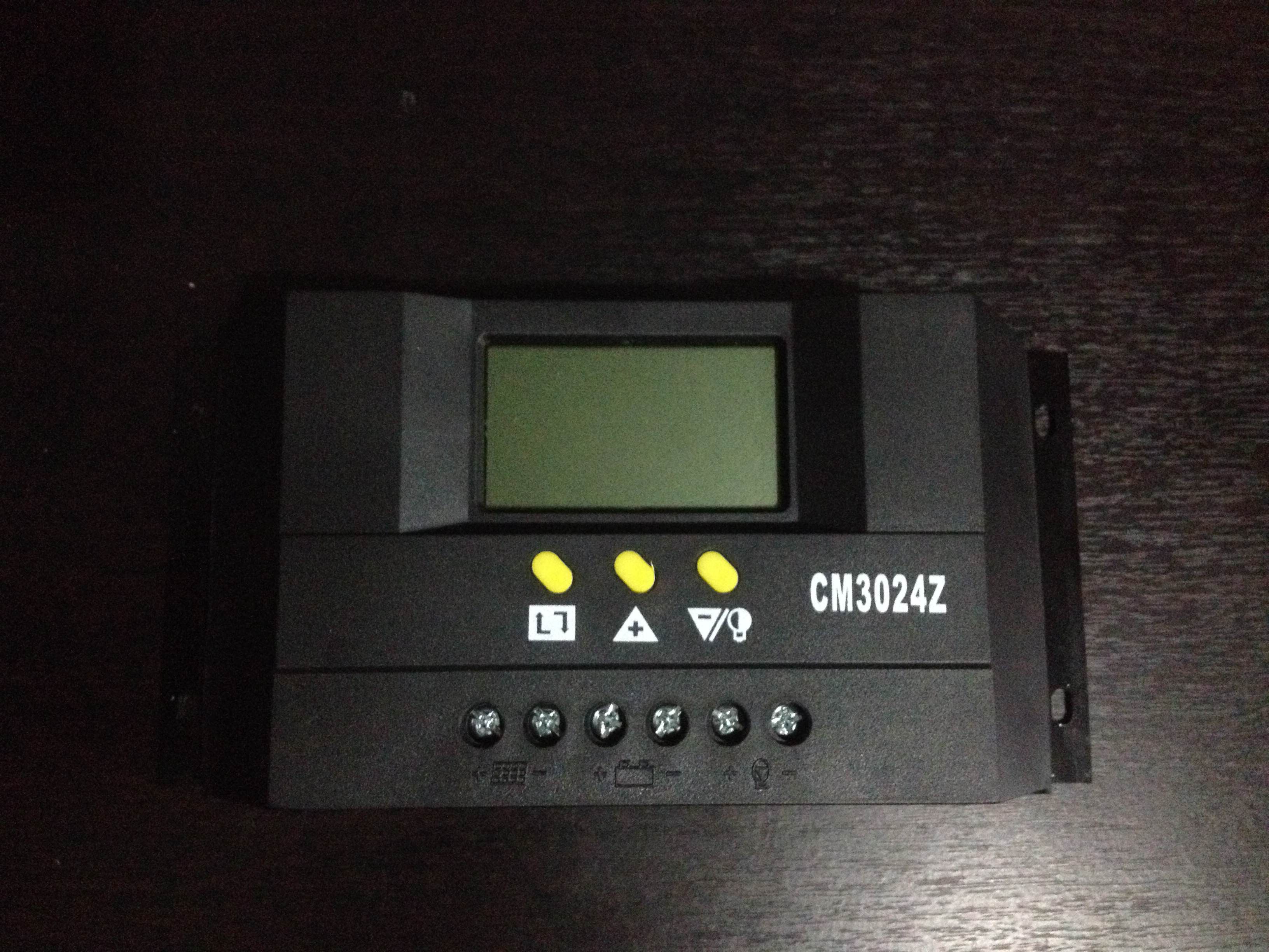 โซล่า ชาร์จเจอร์ ( Solar Charger ) 30A 12V / 24V Auto ( CM3024Z )