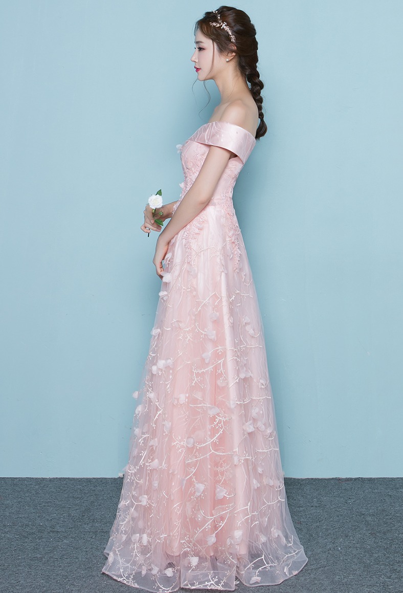 ชุดราตรียาว ไหล่ปาด สีชมพูโอรส Size S-M ปักดอกลอยทั้งชุด แต่งดอกไม้คริสตัลที่เอว งานร้อยหลัง