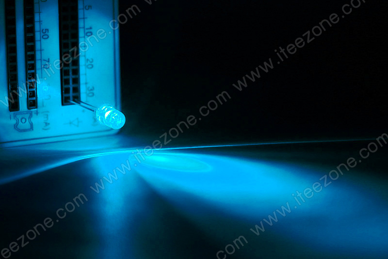 หลอดไฟ LED สีไอซ์บลู กระเปาะใส 5mm Super Bright