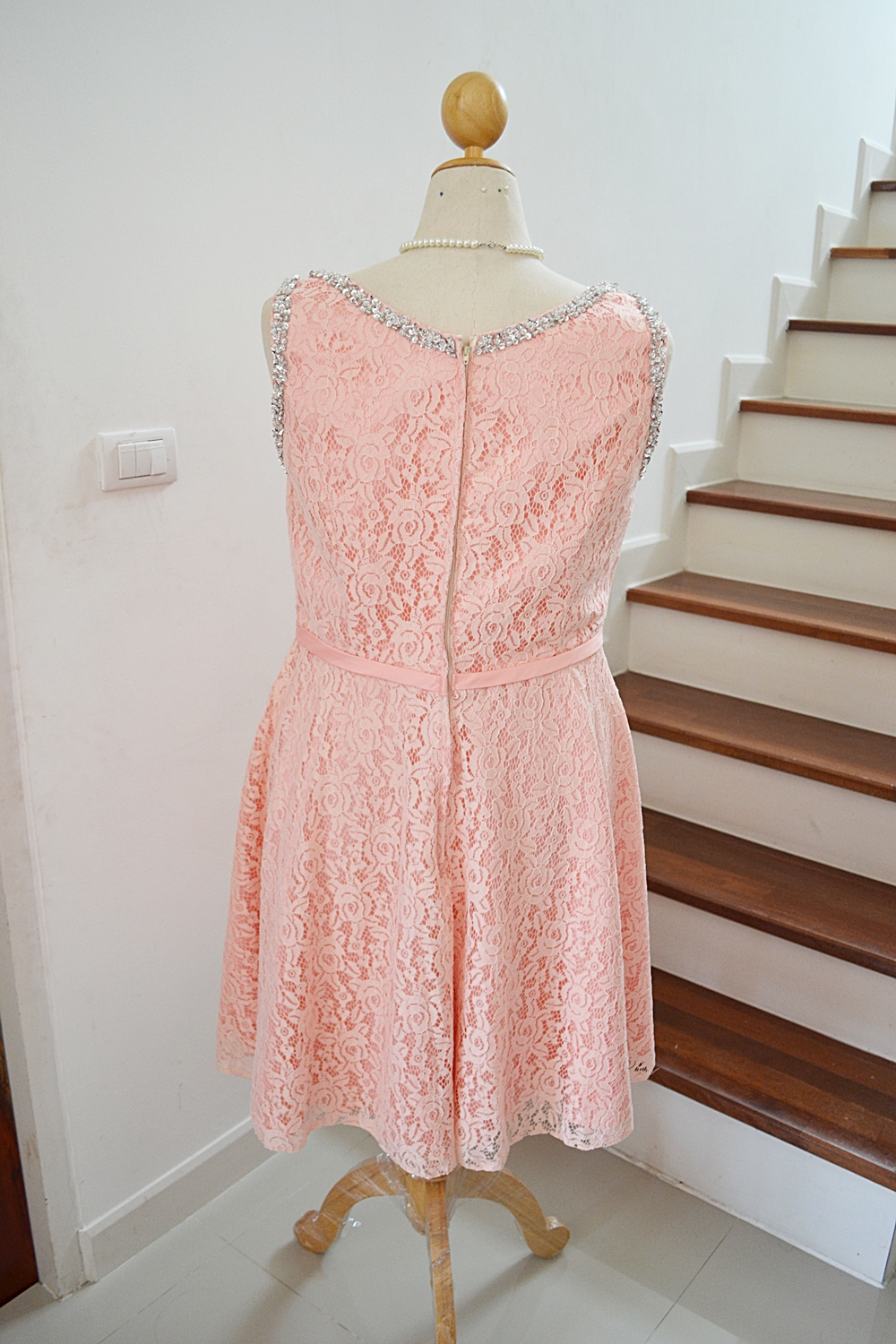 ชุดราตรีไซด์ใหญ่ เอว 37-40" *พร้อมส่ง สีโอรส* แขนกุด ผ้าลูกไม้อิตาลี ซิปหลัง