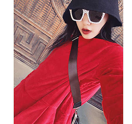 แว่นกันแดดผู้หญิง White Box Silver Rivet 54-18 145 <ขาวหมุดเงิน>