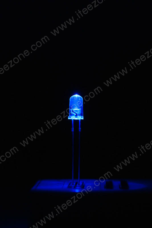 หลอดไฟ LED สีน้ำเงิน กระเปาะใส 5mm Super Bright